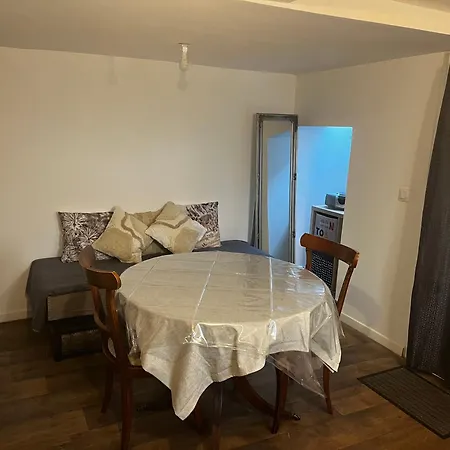Appartamento Aménagé Au Sous-sol Avec Coin Jardin Au Centre D Arcachon
