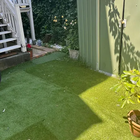 Aménagé Au Sous-sol Avec Coin Jardin Au Centre D Appartamento *