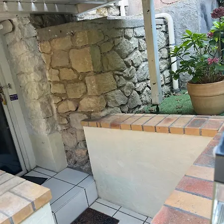 Aménagé Au Sous-sol Avec Coin Jardin Au Centre D * Arcachon